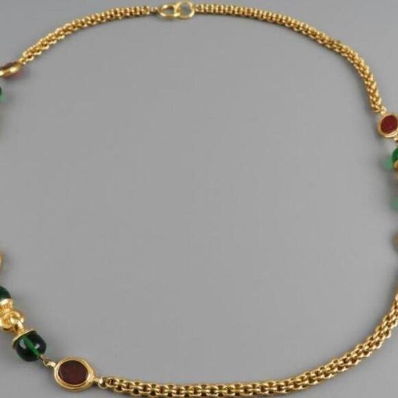 Gorgeous Vintage CHANEL Gripoix Gold Tone - Picture 11 of 11